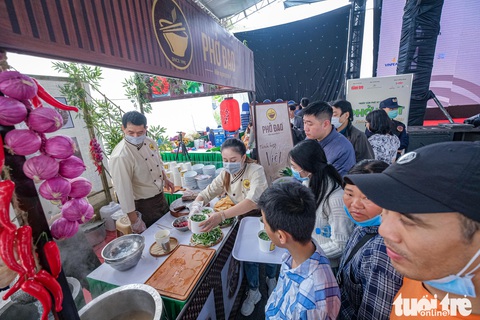 Ngày của Phở: Ấm lòng những tô phở đặc biệt vì trẻ em vượt khó học giỏi miền Trung - Ảnh 5.
