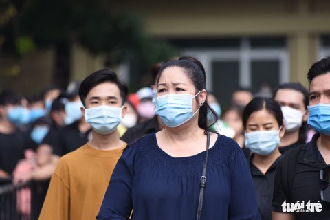 Hoài Linh, Việt Hương mang khăn tang trong suốt tang lễ Chí Tài - Ảnh 13. Hoài Linh, Việt Hương mang khăn tang trong suốt tang lễ Chí Tài - Ảnh 13.
