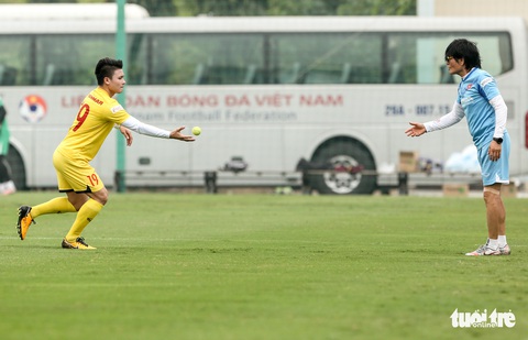 Tuyển Việt Nam đổi lịch tập, Quang Hải tập riêng với bóng tennis - Ảnh 5. Tuyển Việt Nam đổi lịch tập, Quang Hải tập riêng với bóng tennis - Ảnh 5.