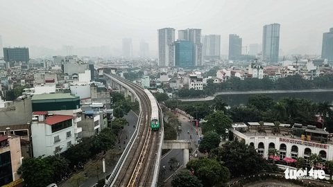 Ngắm đoàn tàu lần đầu chạy thử toàn tuyến trên đường sắt Cát Linh - Hà Đông - Ảnh 2. Ngắm đoàn tàu lần đầu chạy thử toàn tuyến trên đường sắt Cát Linh - Hà Đông - Ảnh 2.