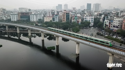 Ngắm đoàn tàu lần đầu chạy thử toàn tuyến trên đường sắt Cát Linh - Hà Đông - Ảnh 1. Ngắm đoàn tàu lần đầu chạy thử toàn tuyến trên đường sắt Cát Linh - Hà Đông - Ảnh 1.