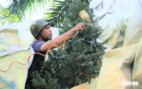 Xóm đạo Sài Gòn bắt đầu lên đèn chuẩn bị đón Giáng sinh - Ảnh 8. Xóm đạo Sài Gòn bắt đầu lên đèn chuẩn bị đón Giáng sinh - Ảnh 8.