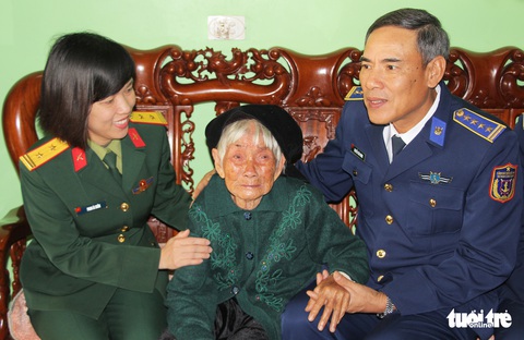Đôi bạn cùng lớp giành giải nhất và nhì cuộc thi tìm hiểu biển đảo - Ảnh 2. Đôi bạn cùng lớp giành giải nhất và nhì cuộc thi tìm hiểu biển đảo - Ảnh 2.