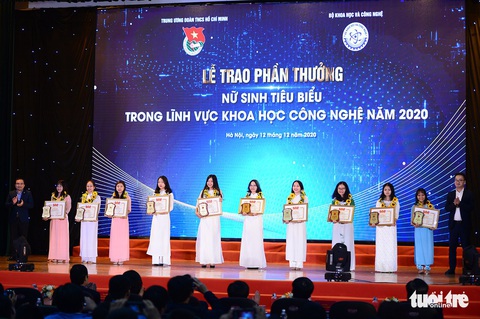 10 thanh niên làm khoa học xuất sắc nhận giải thưởng Quả cầu vàng năm 2020 - Ảnh 2. 10 thanh niên làm khoa học xuất sắc nhận giải thưởng Quả cầu vàng năm 2020 - Ảnh 2.