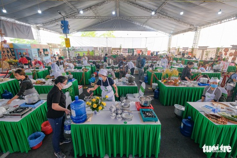 Hương phở thơm ngào ngạt ở cuộc thi ‘Đi tìm người nấu Phở ngon năm 2020’ - Ảnh 6. Hương phở thơm ngào ngạt ở cuộc thi ‘Đi tìm người nấu Phở ngon năm 2020’ - Ảnh 6.