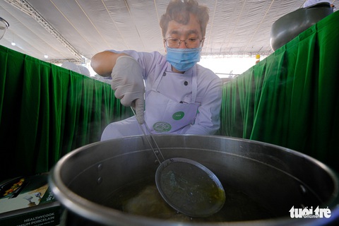 Hương phở thơm ngào ngạt ở cuộc thi ‘Đi tìm người nấu Phở ngon năm 2020’ - Ảnh 4. Hương phở thơm ngào ngạt ở cuộc thi ‘Đi tìm người nấu Phở ngon năm 2020’ - Ảnh 4.