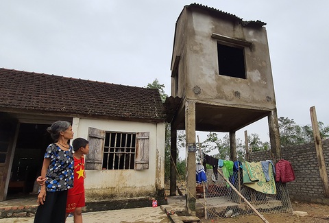 Tăng hỗ trợ cho người nghèo xây nhà chống lũ - Ảnh 1. Tăng hỗ trợ cho người nghèo xây nhà chống lũ - Ảnh 1.