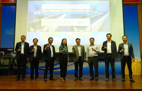 Vượt qua khủng hoảng, BSR hoàn thành kế hoạch sản lượng trước 19 ngày - Ảnh 1. Vượt qua khủng hoảng, BSR hoàn thành kế hoạch sản lượng trước 19 ngày - Ảnh 1.