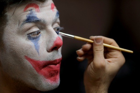 Joker kiểu Mỹ mua vui cho dân Iran giữa đại dịch COVID-19 - Ảnh 1. Joker kiểu Mỹ mua vui cho dân Iran giữa đại dịch COVID-19 - Ảnh 1.