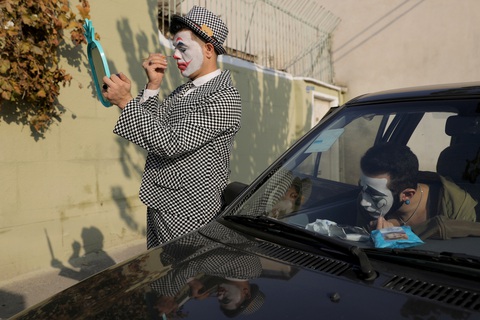Joker kiểu Mỹ mua vui cho dân Iran giữa đại dịch COVID-19 - Ảnh 10. Joker kiểu Mỹ mua vui cho dân Iran giữa đại dịch COVID-19 - Ảnh 10.