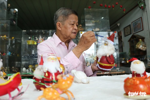Ngắm những linh vật Giáng sinh làm từ vỏ trứng của thầy giáo già - Ảnh 4. Ngắm những linh vật Giáng sinh làm từ vỏ trứng của thầy giáo già - Ảnh 4.
