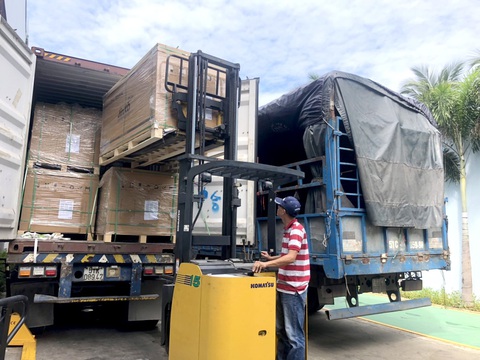 Loạn thị trường tấm pin mặt trời - Ảnh 1. Loạn thị trường tấm pin mặt trời - Ảnh 1.