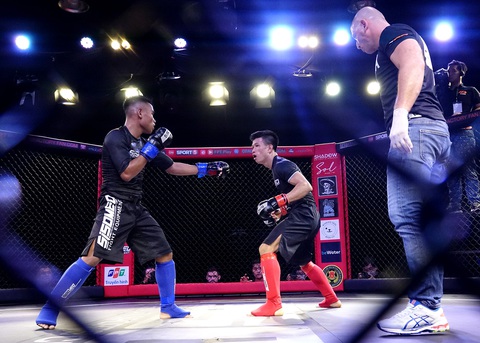 1.000 khán giả xem thi đấu thể thức MMA nghiệp dư tại Việt Nam - Ảnh 2. 1.000 khán giả xem thi đấu thể thức MMA nghiệp dư tại Việt Nam - Ảnh 2.
