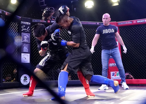 1.000 khán giả xem thi đấu thể thức MMA nghiệp dư tại Việt Nam - Ảnh 7. 1.000 khán giả xem thi đấu thể thức MMA nghiệp dư tại Việt Nam - Ảnh 7.
