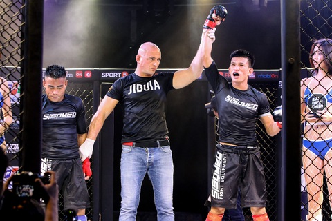 1.000 khán giả xem thi đấu thể thức MMA nghiệp dư tại Việt Nam - Ảnh 8. 1.000 khán giả xem thi đấu thể thức MMA nghiệp dư tại Việt Nam - Ảnh 8.