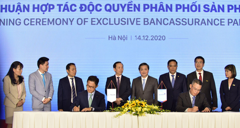Lễ ký kết hợp đồng phân phối bảo hiểm giữa VietinBank và ManuLife Việt Nam - Ảnh 1. Lễ ký kết hợp đồng phân phối bảo hiểm giữa VietinBank và ManuLife Việt Nam - Ảnh 1.