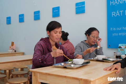 2.000 đồng/suất cơm Yên Vui, mời cô bác ghé vô dùng thử - Ảnh 4. 2.000 đồng/suất cơm Yên Vui, mời cô bác ghé vô dùng thử - Ảnh 4.