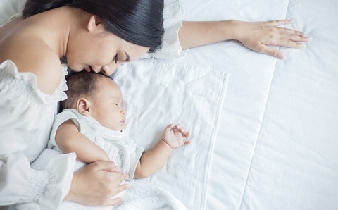Con 24 tháng tiêm phòng 25 mũi: Mẹ lo nhất khi con sốt! - Ảnh 1. Con 24 tháng tiêm phòng 25 mũi: Mẹ lo nhất khi con sốt! - Ảnh 1.