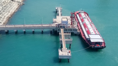 Công ty Nhiệt điện Vĩnh Tân: Lần đầu tiên xuất tro bay bằng đường biển - Ảnh 1. Công ty Nhiệt điện Vĩnh Tân: Lần đầu tiên xuất tro bay bằng đường biển - Ảnh 1.