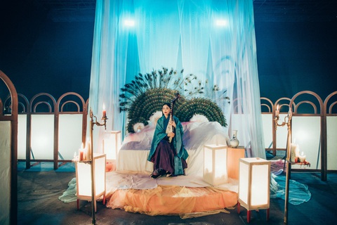 Sở Khanh không còn ‘sở khanh’, Thúy Kiều đẹp nhưng nhạt nhòa trong ‘Bức bình phong’ - Ảnh 4. Sở Khanh không còn ‘sở khanh’, Thúy Kiều đẹp nhưng nhạt nhòa trong ‘Bức bình phong’ - Ảnh 4.