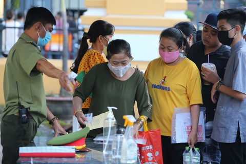 Xét xử vụ Tuấn khỉ xả súng giết 5 người vào mùng 5 Tết Canh Tý - Ảnh 3. Xét xử vụ Tuấn khỉ xả súng giết 5 người vào mùng 5 Tết Canh Tý - Ảnh 3.