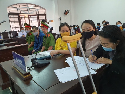 Tài xế xe Mercedes tông nữ tiếp viên Vietnam Airlines hầu tòa - Ảnh 2. Tài xế xe Mercedes tông nữ tiếp viên Vietnam Airlines hầu tòa - Ảnh 2.