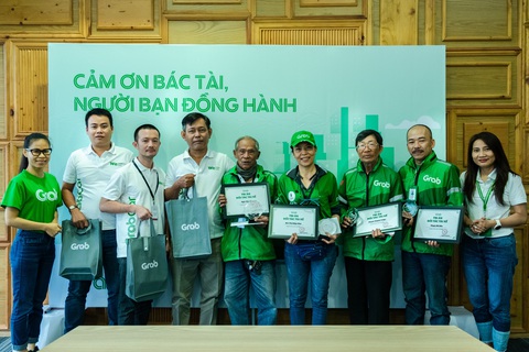 Những tài xế xe công nghệ nghĩa hiệp - Ảnh 1. Những tài xế xe công nghệ nghĩa hiệp - Ảnh 1.