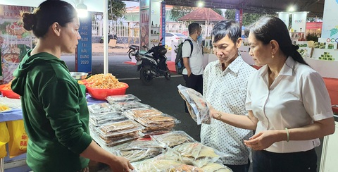 Khai mạc hội chợ sản phẩm OCOP phía Nam - Ảnh 1. Khai mạc hội chợ sản phẩm OCOP phía Nam - Ảnh 1.