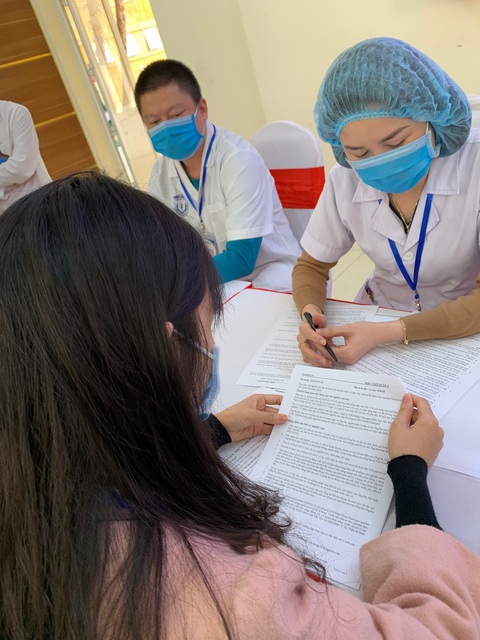 Thử nghiệm vắc xin COVID-19 trên người: An toàn cho người tình nguyện ra sao? - Ảnh 1. Thử nghiệm vắc xin COVID-19 trên người: An toàn cho người tình nguyện ra sao? - Ảnh 1.