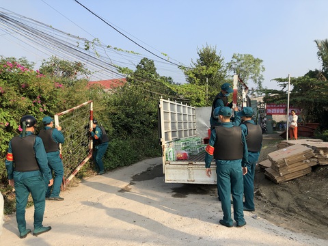 TP.HCM: Tháo dỡ 38 căn nhà xây dựng trái phép ở phường Hiệp Bình Chánh - Ảnh 2. TP.HCM: Tháo dỡ 38 căn nhà xây dựng trái phép ở phường Hiệp Bình Chánh - Ảnh 2.