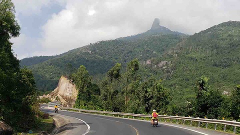 Theo dấu Trường ca Hòn vọng phu - Kỳ 4: Thấy tượng đá vọng phu trên núi Đá Bia - Ảnh 2. Theo dấu Trường ca Hòn vọng phu - Kỳ 4: Thấy tượng đá vọng phu trên núi Đá Bia - Ảnh 2.