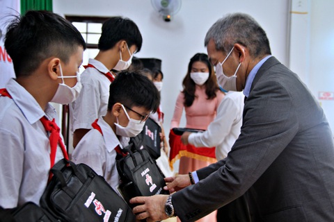 Doanh nghiệp Nhật chia sẻ khó khăn cùng học sinh Đồng Nai - Ảnh 2. Doanh nghiệp Nhật chia sẻ khó khăn cùng học sinh Đồng Nai - Ảnh 2.