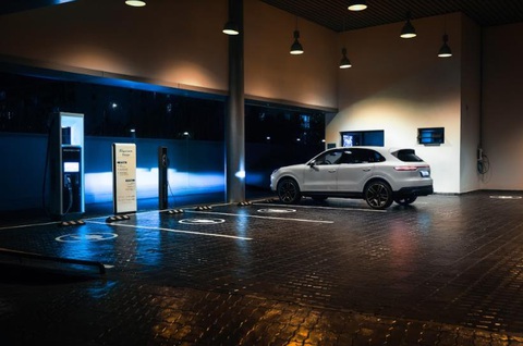 Porsche Việt Nam tiến vào kỷ nguyên di động điện với Taycan - Ảnh 3. Porsche Việt Nam tiến vào kỷ nguyên di động điện với Taycan - Ảnh 3.