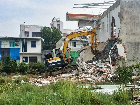 TP.HCM: Tháo dỡ 38 căn nhà xây dựng trái phép ở phường Hiệp Bình Chánh - Ảnh 5. TP.HCM: Tháo dỡ 38 căn nhà xây dựng trái phép ở phường Hiệp Bình Chánh - Ảnh 5.