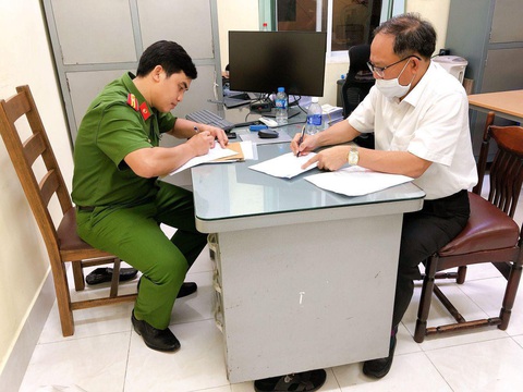 Khởi tố, bắt tạm giam ông Tất Thành Cang - Ảnh 3. Khởi tố, bắt tạm giam ông Tất Thành Cang - Ảnh 3.