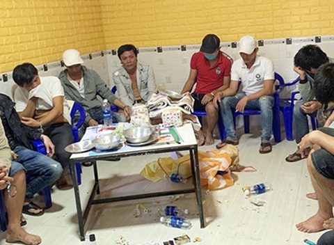 Triệt xóa ổ bạc ở nhà dân, lòi thêm cho vay nặng lãi - Ảnh 1. Triệt xóa ổ bạc ở nhà dân, lòi thêm cho vay nặng lãi - Ảnh 1.