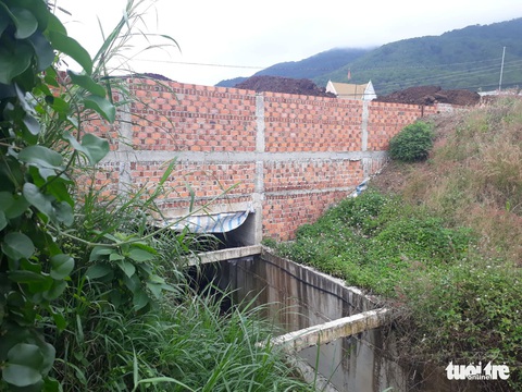 Lâm Đồng: ngang nhiên lấn chiếm suối, quốc lộ làm chợ - Ảnh 3. Lâm Đồng: ngang nhiên lấn chiếm suối, quốc lộ làm chợ - Ảnh 3.