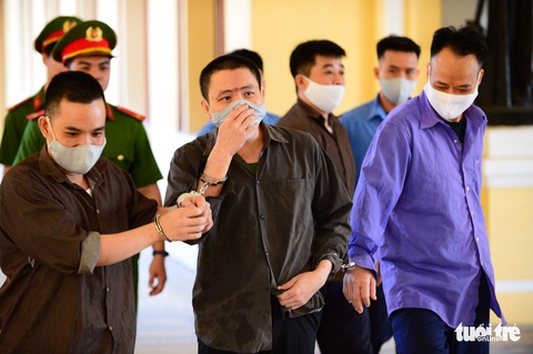Liên quan đến Tuấn khỉ, 19 bị cáo lãnh án, thấp nhất là 1 năm tù - Ảnh 1. Liên quan đến Tuấn khỉ, 19 bị cáo lãnh án, thấp nhất là 1 năm tù - Ảnh 1.