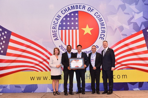 P&G Việt Nam 4 năm liền đạt giải thưởng Trách nhiệm Xã hội Doanh nghiệp từ AmCham - Ảnh 1. P&G Việt Nam 4 năm liền đạt giải thưởng Trách nhiệm Xã hội Doanh nghiệp từ AmCham - Ảnh 1.