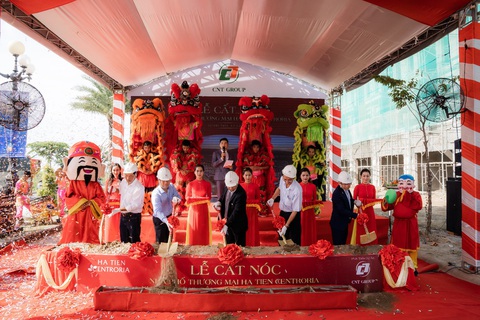 Sôi động giao dịch tại lễ cất nóc nhà phố thương mại Ha Tien Centroria - Ảnh 2. Sôi động giao dịch tại lễ cất nóc nhà phố thương mại Ha Tien Centroria - Ảnh 2.