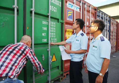 Doanh nghiệp ‘kêu trời’ vì hàng quá cảnh bị hải quan ‘khui’ kiểm tra thủ công - Ảnh 1. Doanh nghiệp ‘kêu trời’ vì hàng quá cảnh bị hải quan ‘khui’ kiểm tra thủ công - Ảnh 1.