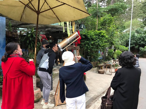 4 nghệ sĩ, nông dân, người bán lẩu dựng đường ảnh Dalat Harmony - Ảnh 5. 4 nghệ sĩ, nông dân, người bán lẩu dựng đường ảnh Dalat Harmony - Ảnh 5.