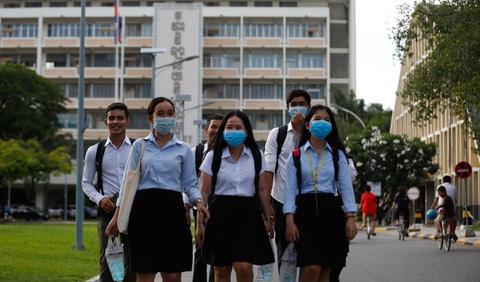 Học sinh lớp 12 Campuchia vừa mừng vừa lo khi được miễn thi tốt nghiệp - Ảnh 1. Học sinh lớp 12 Campuchia vừa mừng vừa lo khi được miễn thi tốt nghiệp - Ảnh 1.