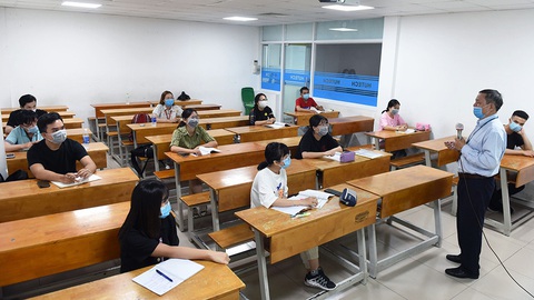 Học sinh, sinh viên TP.HCM học tập trung trở lại sau nghỉ phòng COVID-19 - Ảnh 1. Học sinh, sinh viên TP.HCM học tập trung trở lại sau nghỉ phòng COVID-19 - Ảnh 1.
