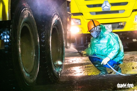 Những mảnh đời trắng đêm đội giá rét mưu sinh - Ảnh 3. Những mảnh đời trắng đêm đội giá rét mưu sinh - Ảnh 3.