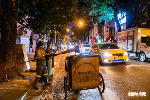 Những mảnh đời trắng đêm đội giá rét mưu sinh - Ảnh 4. Những mảnh đời trắng đêm đội giá rét mưu sinh - Ảnh 4.