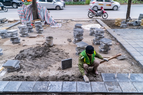 Chịu nổi không: Vỉa hè lát đá bền 70 năm chưa khô vữa, ôtô đã đỗ tràn ngập - Ảnh 8. Chịu nổi không: Vỉa hè lát đá bền 70 năm chưa khô vữa, ôtô đã đỗ tràn ngập - Ảnh 8.
