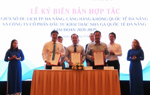 Ngành du lịch và hàng không Đà Nẵng hợp tác khôi phục đường bay - Ảnh 1. Ngành du lịch và hàng không Đà Nẵng hợp tác khôi phục đường bay - Ảnh 1.