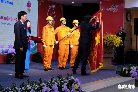 EVNCPC đón nhận Huân chương Lao động hạng Nhất - Ảnh 1. EVNCPC đón nhận Huân chương Lao động hạng Nhất - Ảnh 1.