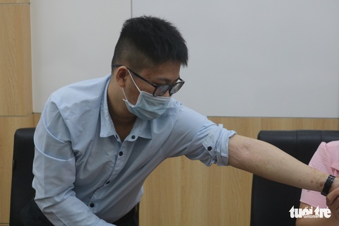 Gia đình quân nhân nhà giàn kiệt quệ chữa bệnh vảy nến mãn tính cho con - Ảnh 1. Gia đình quân nhân nhà giàn kiệt quệ chữa bệnh vảy nến mãn tính cho con - Ảnh 1.